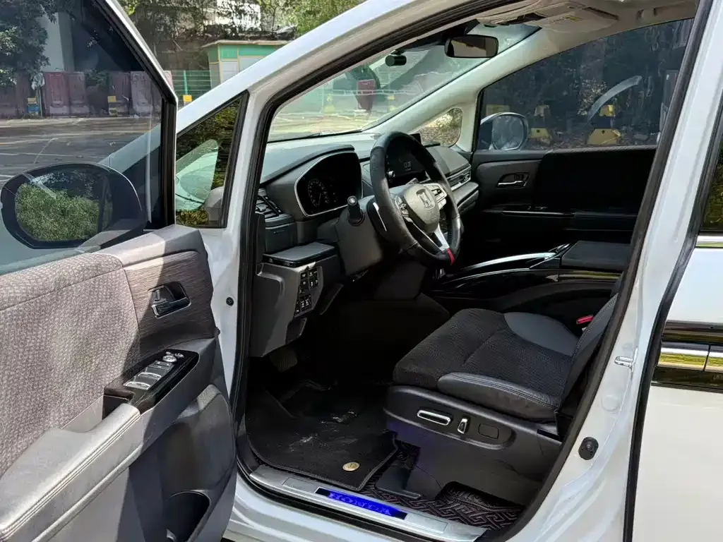 Honda Elysion 2024 из CN, фото 5