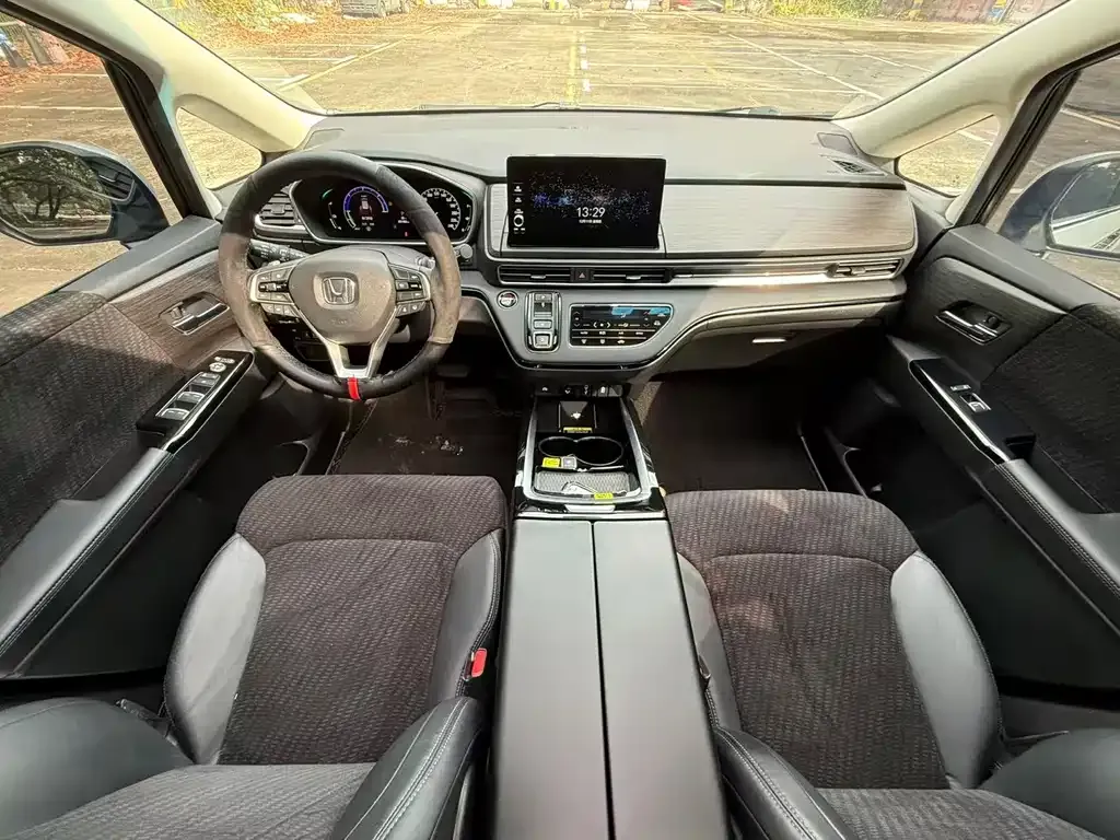 Honda Elysion 2024 из CN, фото 4