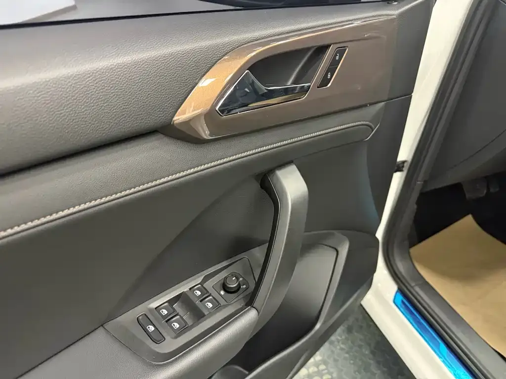 Volkswagen Tharu 2021 из CN, фото 7