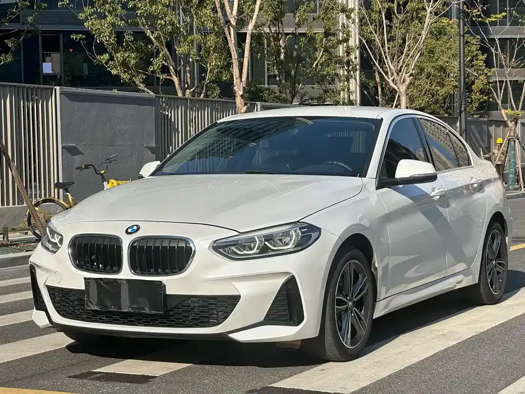 BMW 1 Series 2022 из CN, фото 1