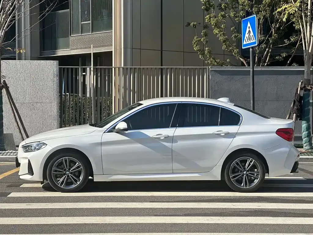 BMW 1 Series 2022 из CN, фото 4
