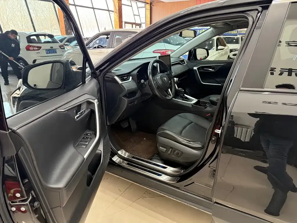 Toyota RAV4 2022 из CN, фото 2