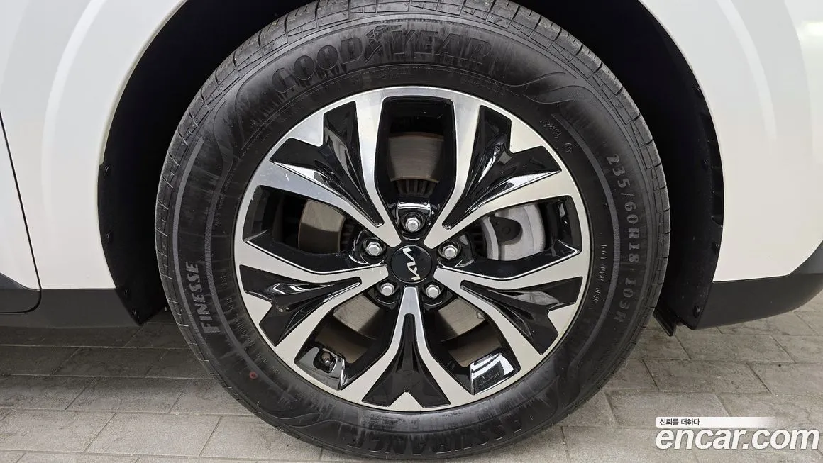 Kia Carnival — фото 10
