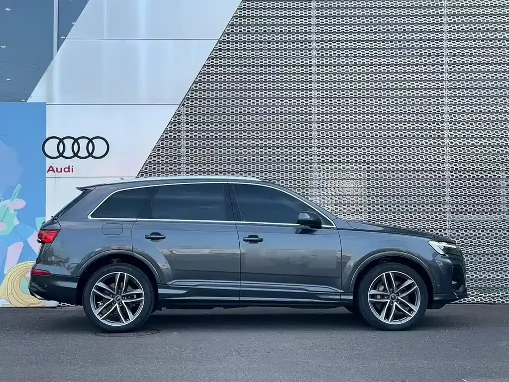 Audi Q7 2024 из CN, фото 6