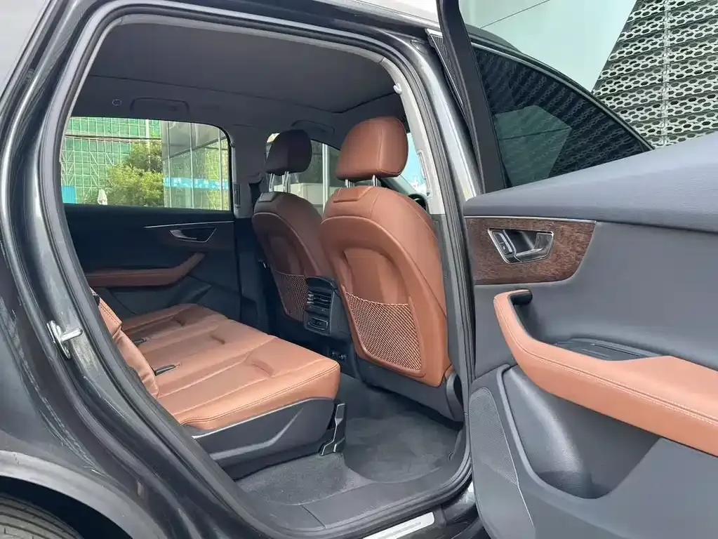 Audi Q7 2024 из CN, фото 5