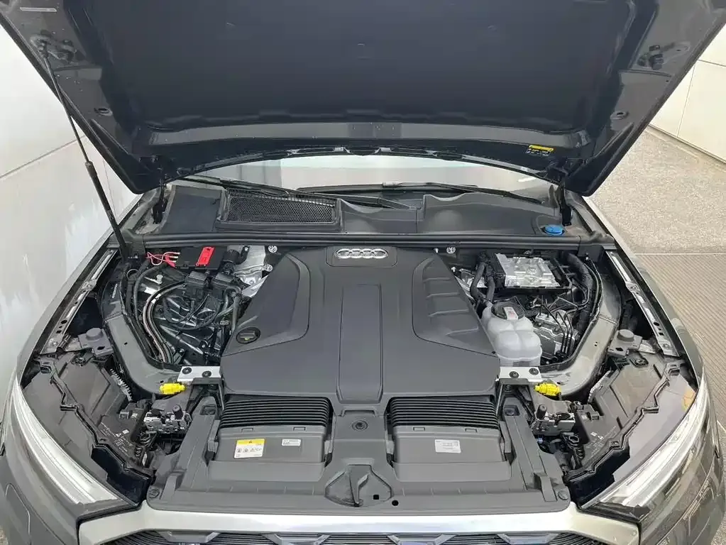 Audi Q7 2024 из CN, фото 4