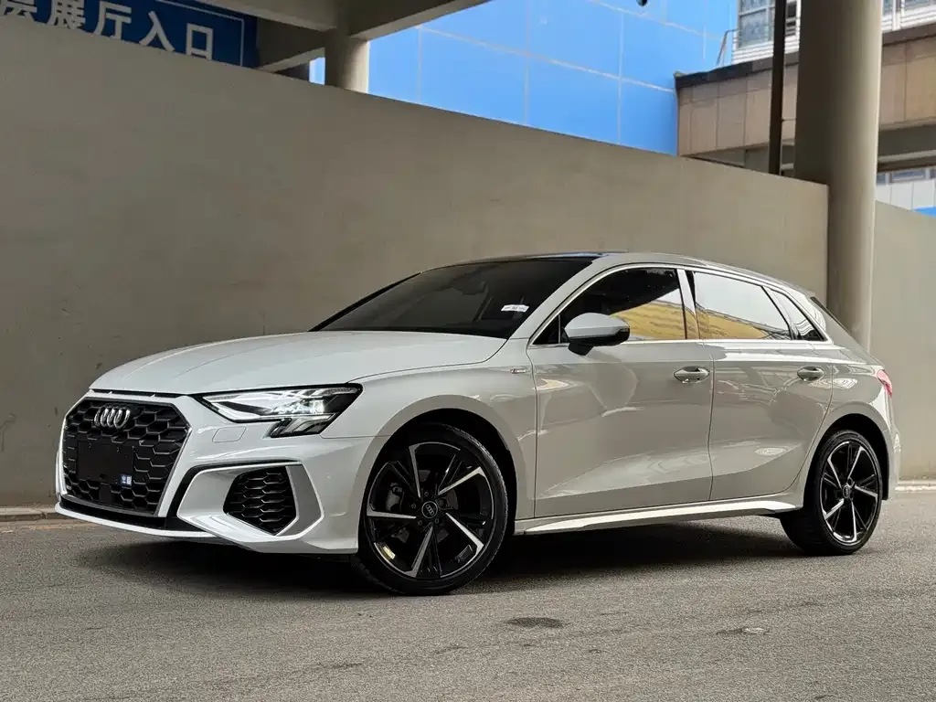 Audi A3 — фото 1