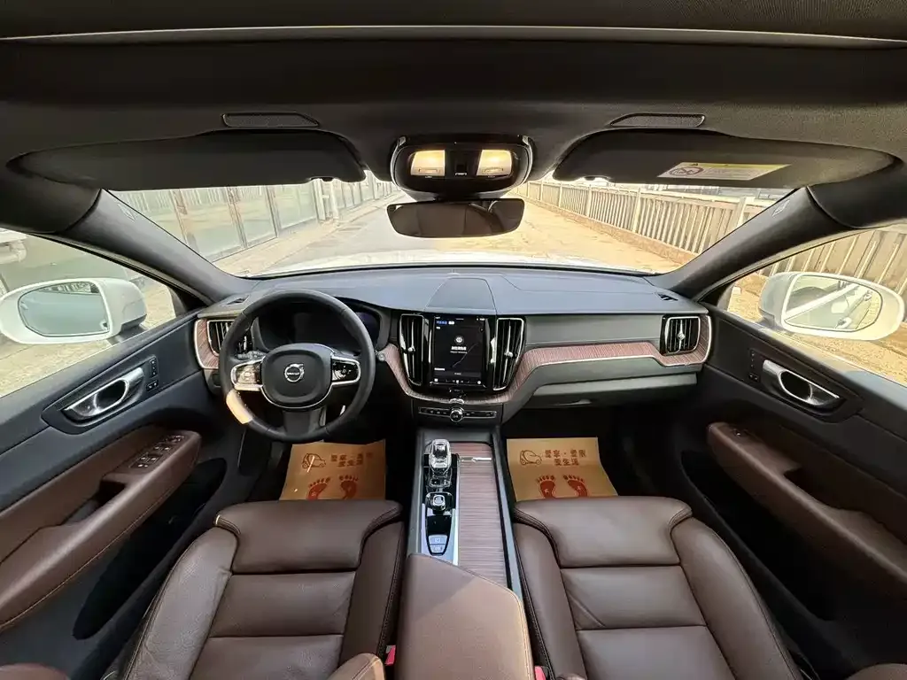 Volvo XC60 2023 из CN, фото 6