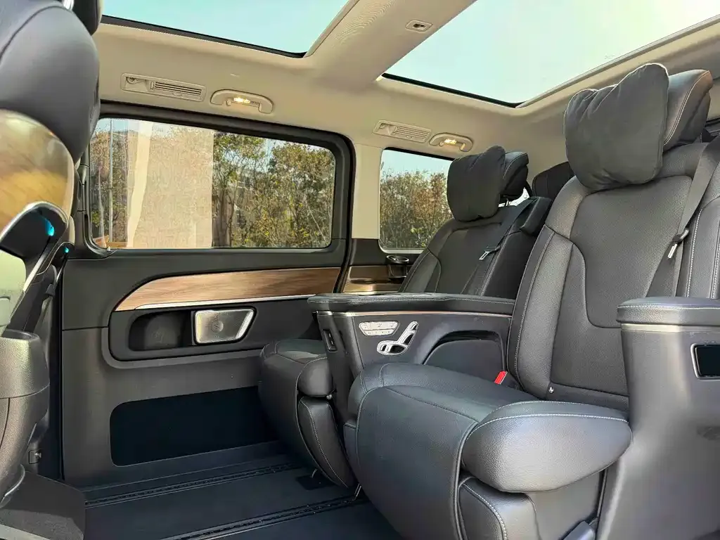 Mercedes-Benz V-Class 2024 из CN, фото 2