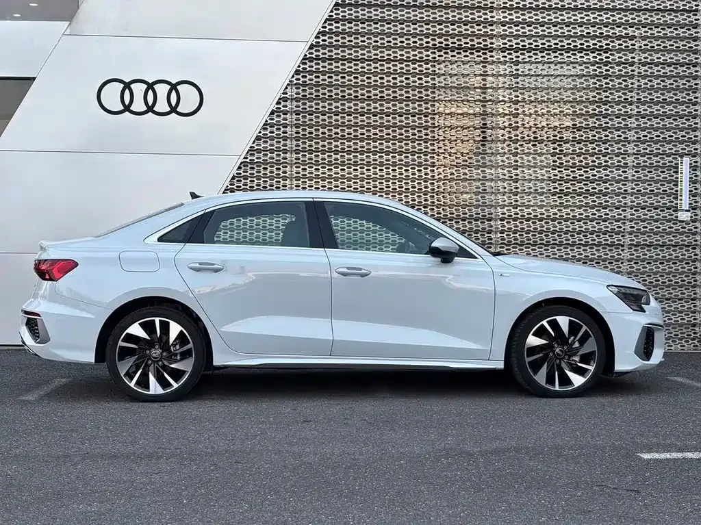 Audi A3 2024 из CN, фото 10