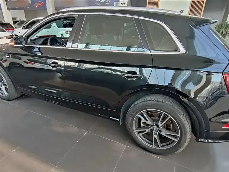 Audi Q5L 2021 из CN, фото 3