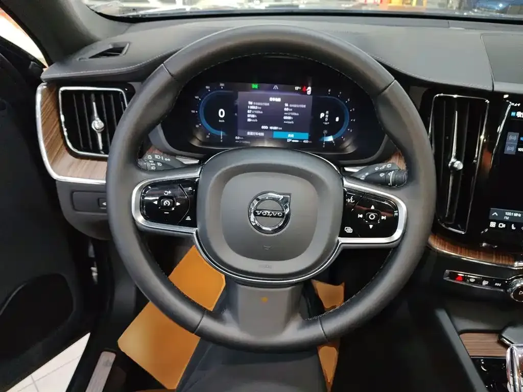 Volvo XC60 2023 из CN, фото 6