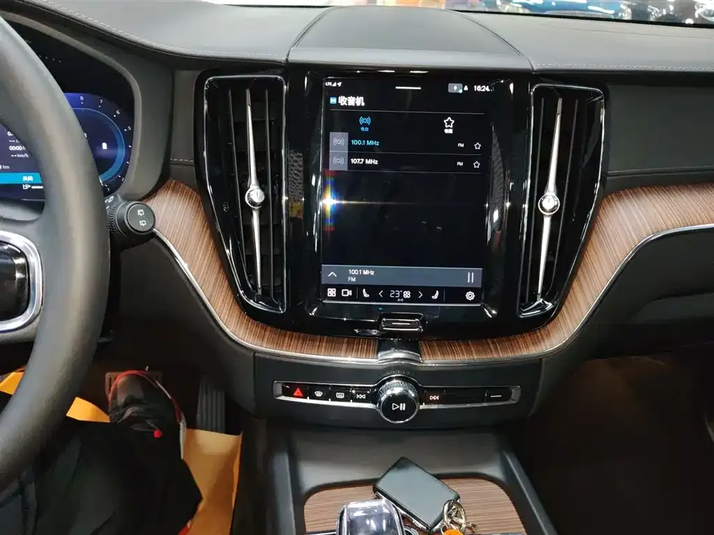 Volvo XC60 2023 из CN, фото 7