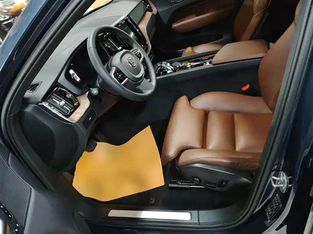 Volvo XC60 2023 из CN, фото 3