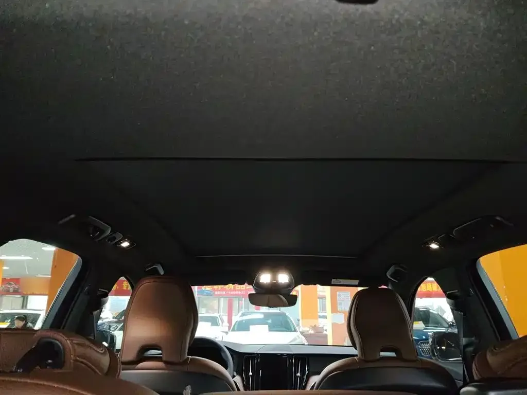 Volvo XC60 2023 из CN, фото 2