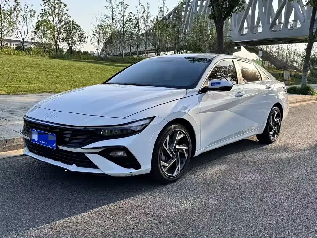 Hyundai Elantra 2023 из CN, фото 1