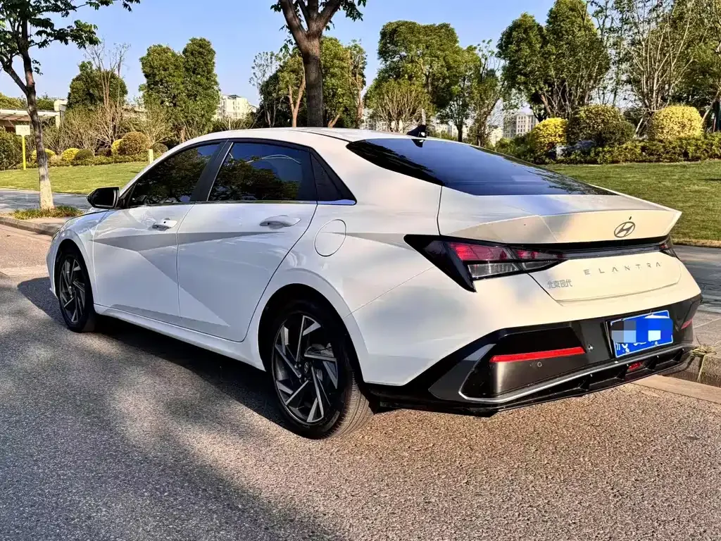 Hyundai Elantra 2023 из CN, фото 8