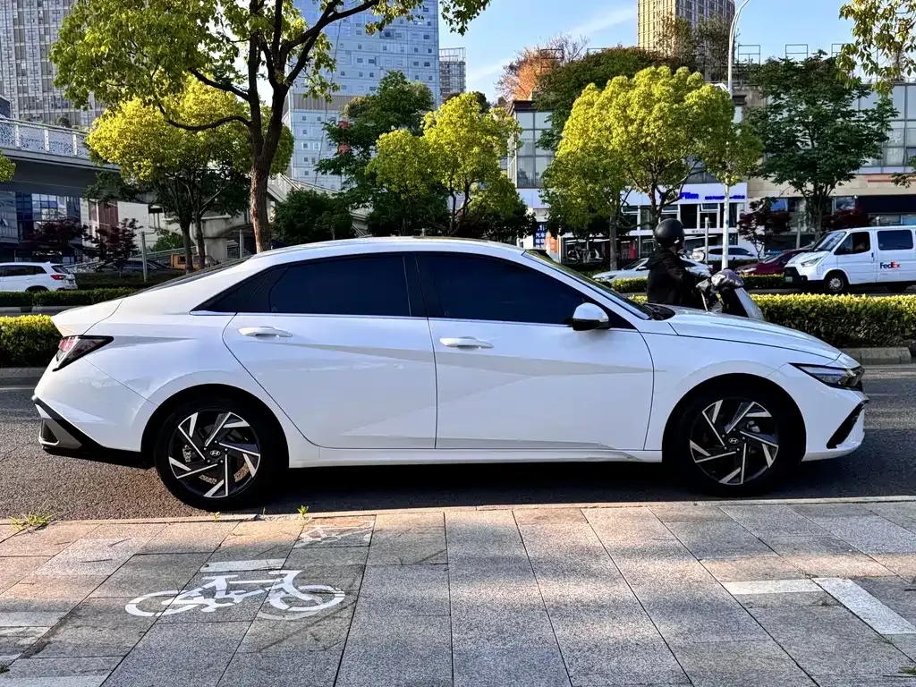 Hyundai Elantra 2023 из CN, фото 10
