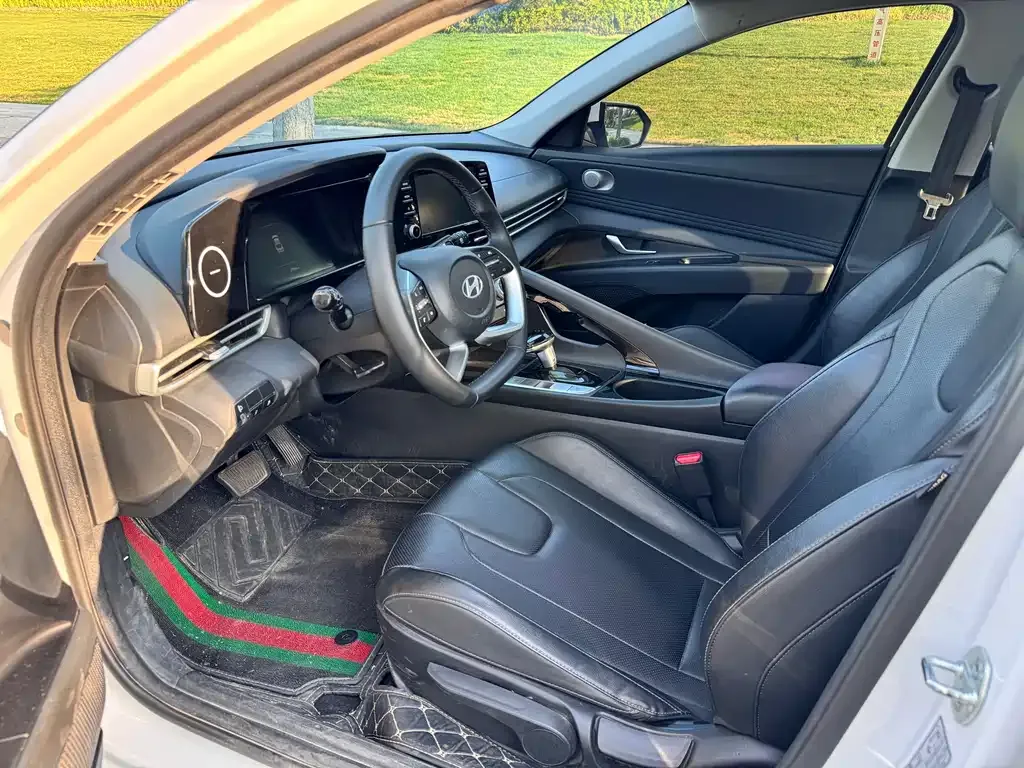 Hyundai Elantra 2023 из CN, фото 2