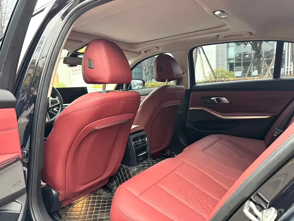 BMW 3 Series 2023 из CN, фото 2
