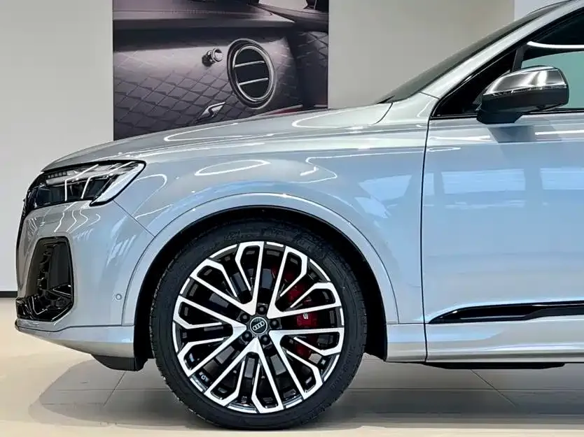 Audi SQ7 2024 из CN, фото 8