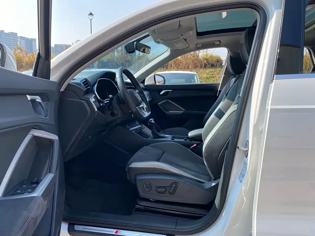 Audi Q3 2023 из CN, фото 6