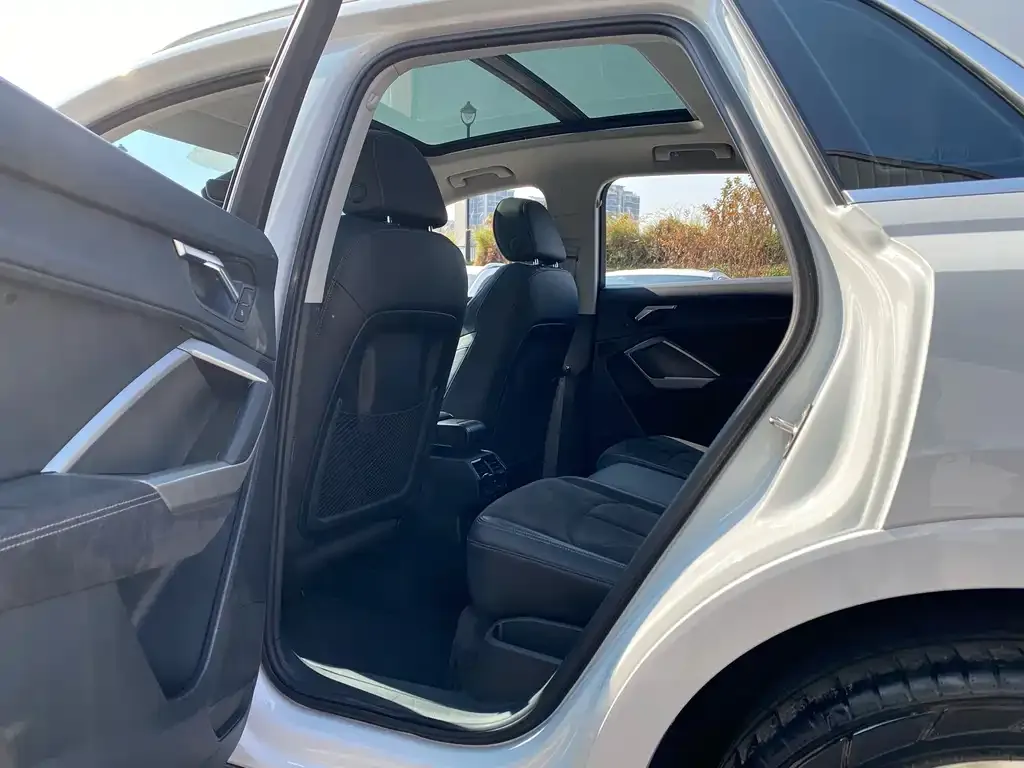 Audi Q3 2023 из CN, фото 9