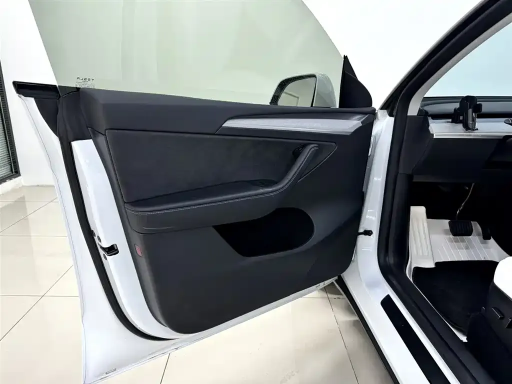 Tesla Model Y 2023 из CN, фото 9