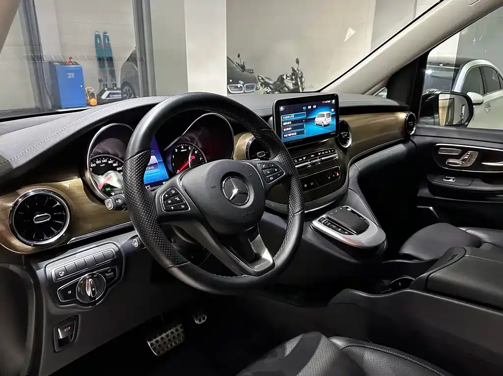 Mercedes-Benz V-Class 2023 из CN, фото 3
