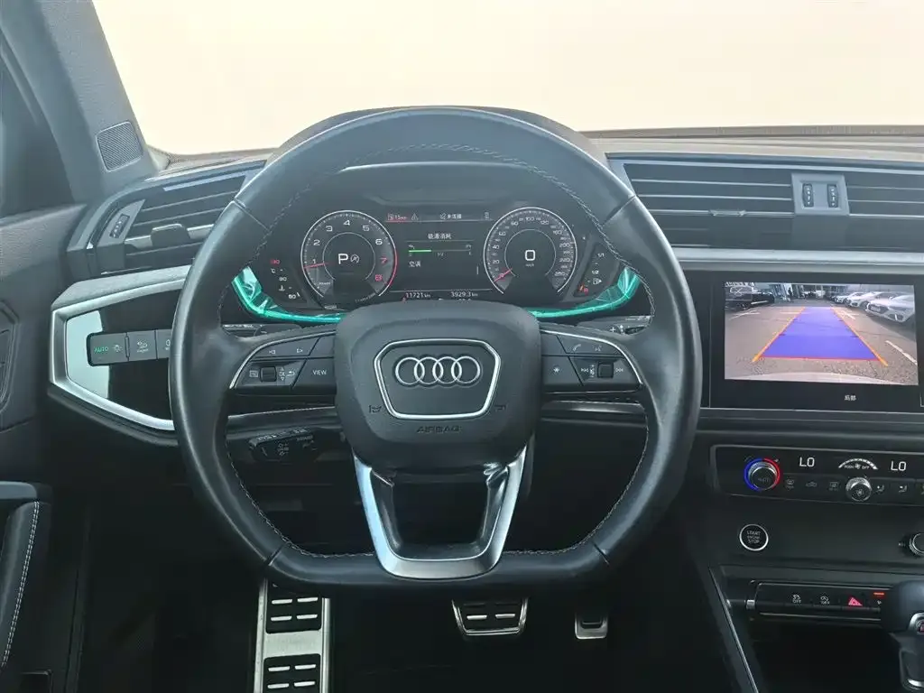 Audi Q3 — фото 9