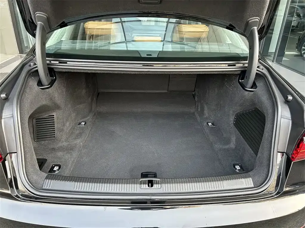 Audi A8 2024 из CN, фото 4
