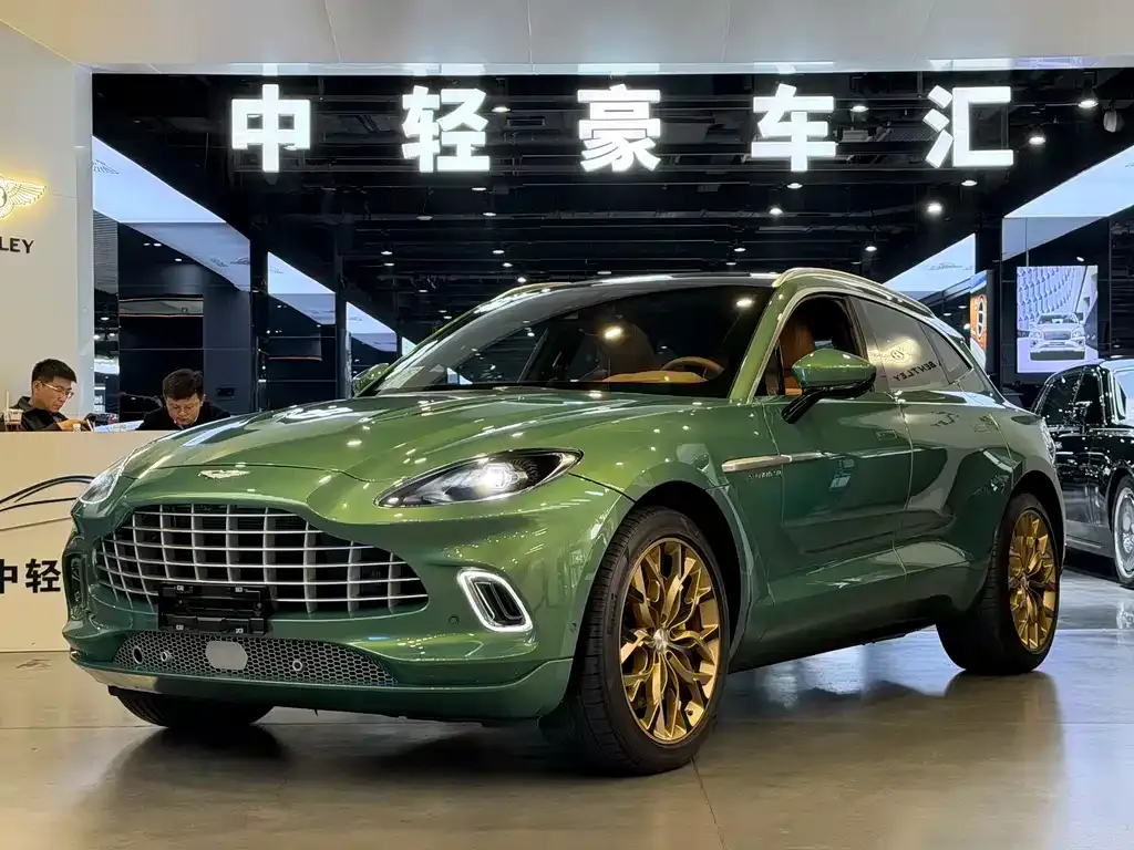 Aston Martin DBX — фото 1