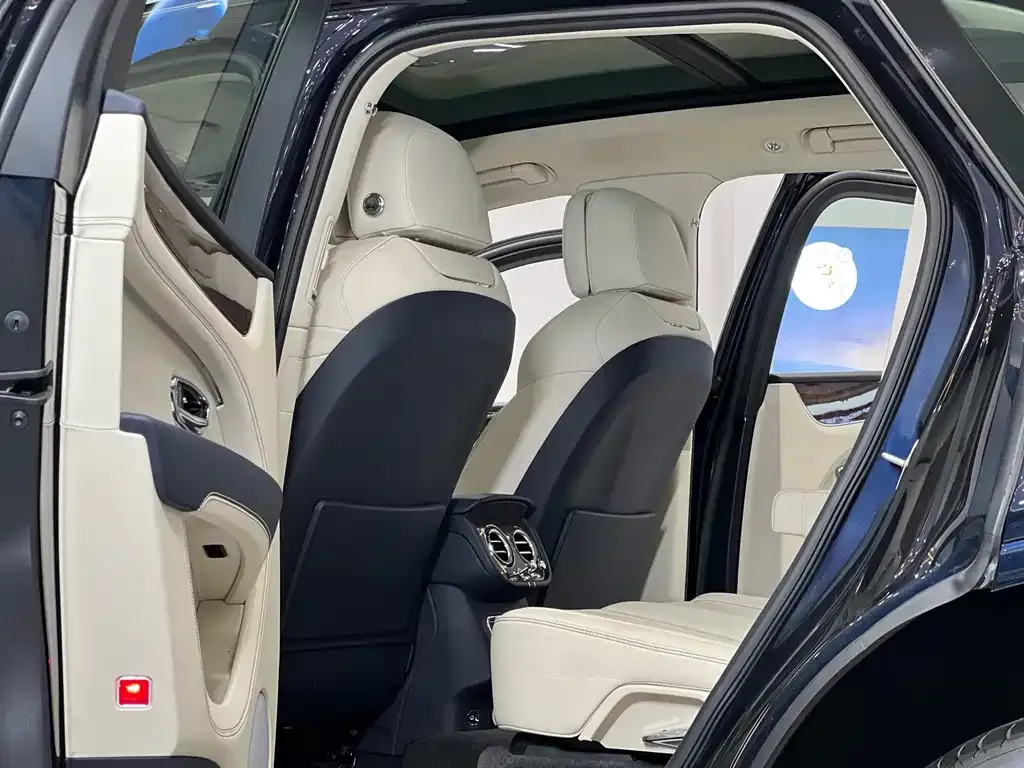 Bentley Bentayga 2023 из CN, фото 2