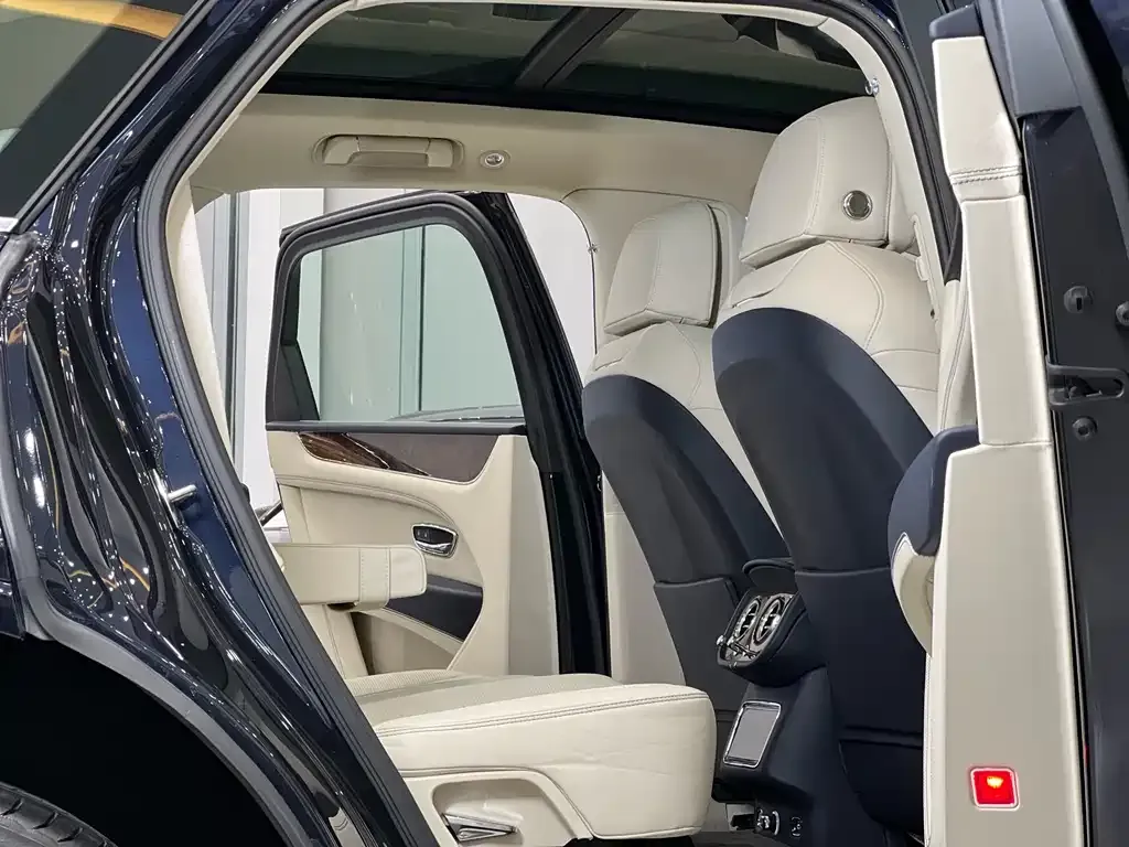 Bentley Bentayga 2023 из CN, фото 6