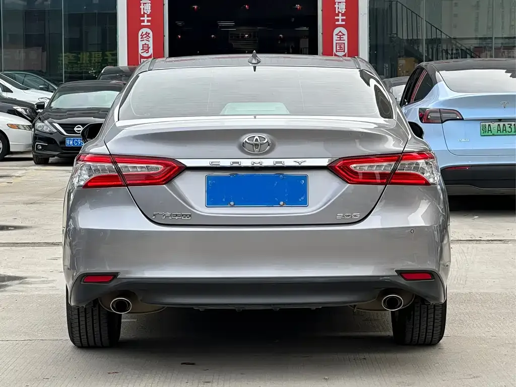 Toyota Camry — фото 5