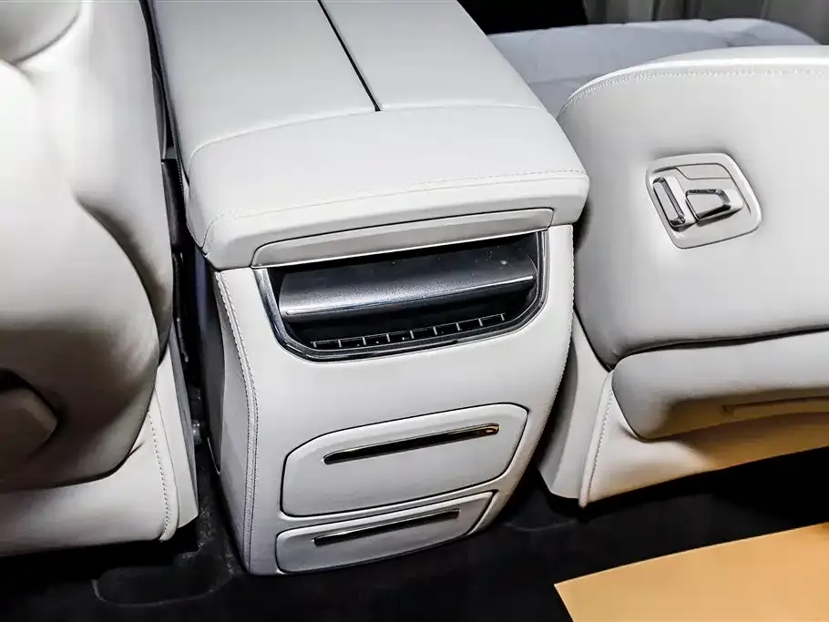 Volvo EM90 — фото 3