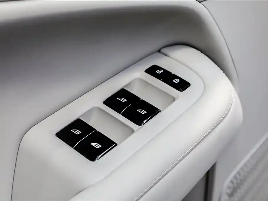 Volvo EM90 — фото 2