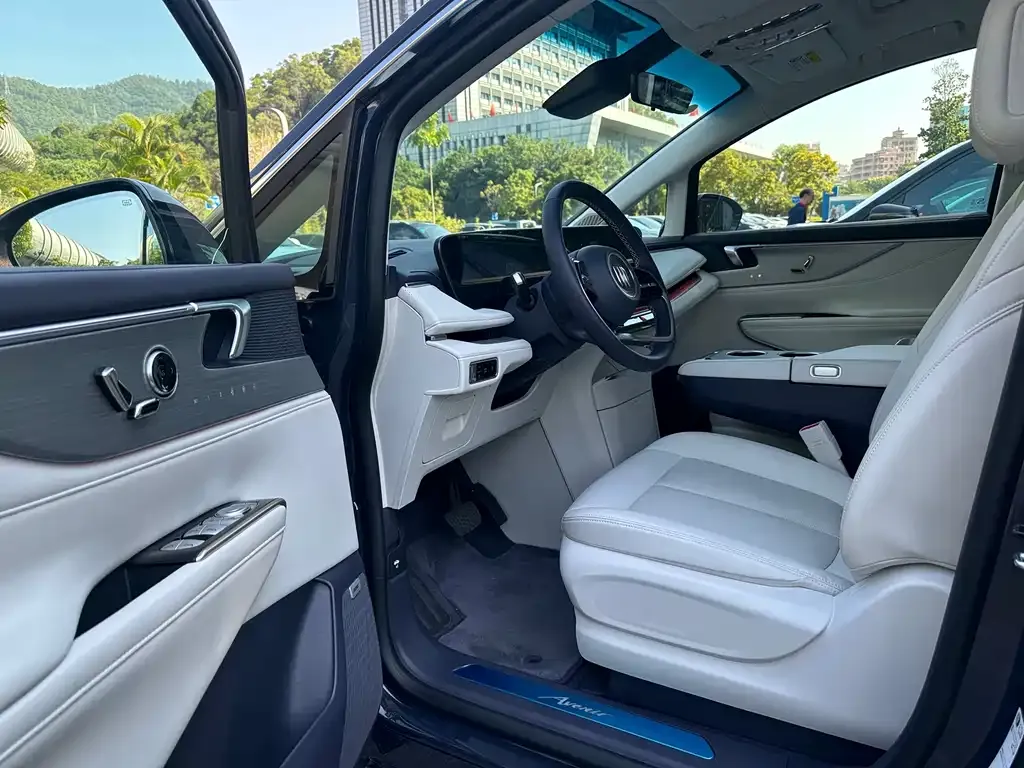 Buick GL8 Hybrid — фото 2