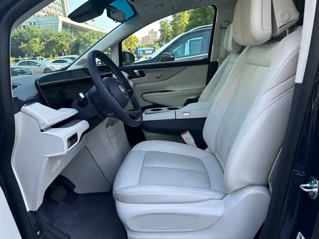 Buick GL8 Hybrid — фото 6