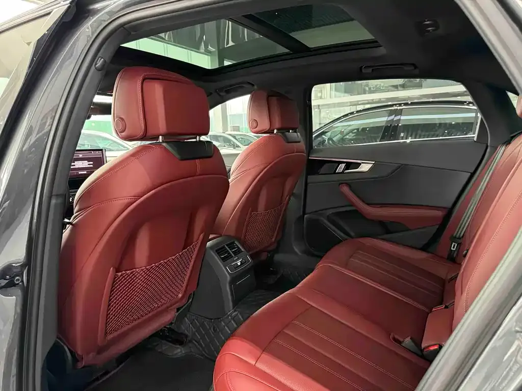 Audi A4L 2024 из CN, фото 10