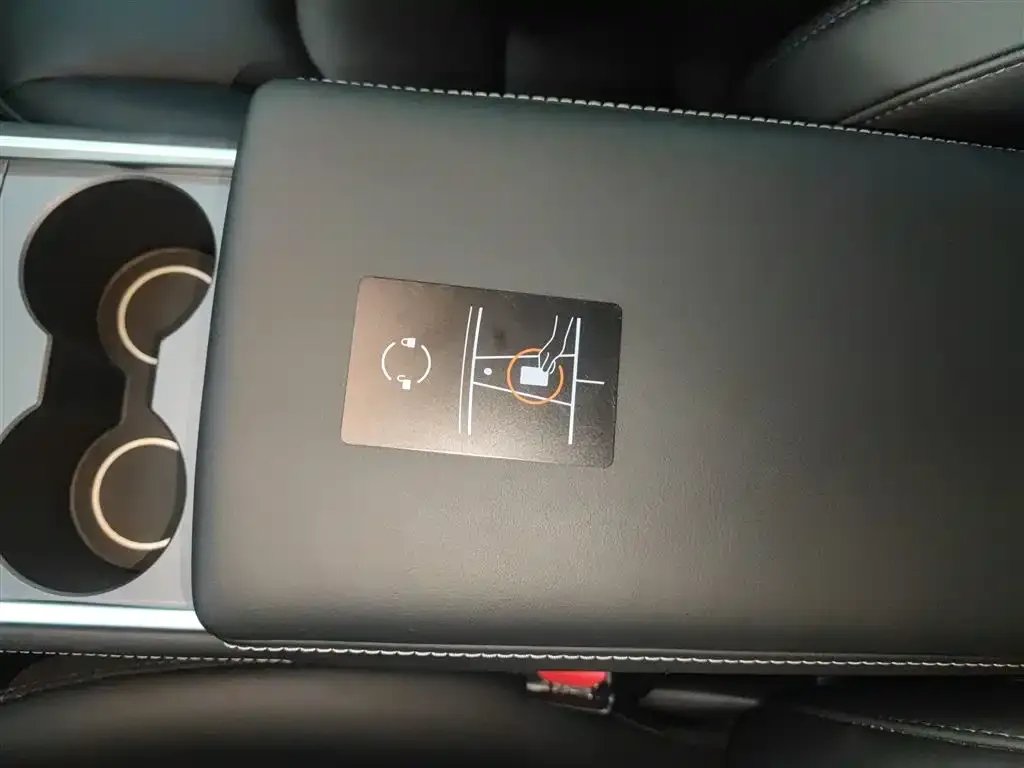 Tesla Model Y 2024 из CN, фото 2