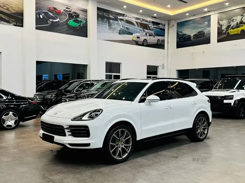 Porsche Cayenne — фото 1