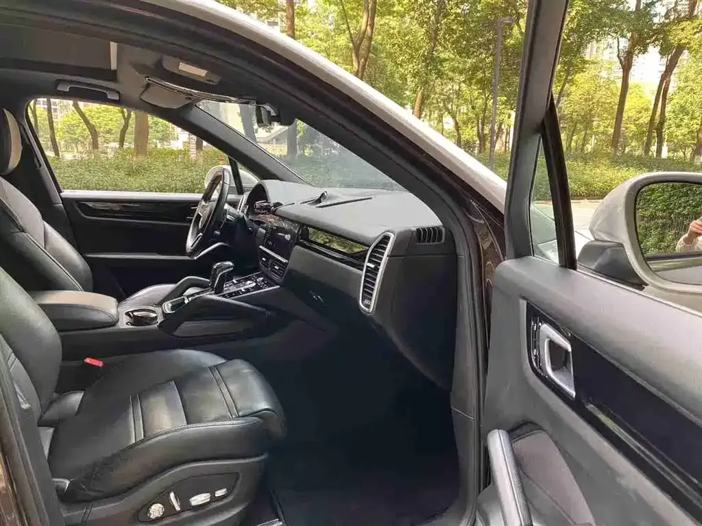 Porsche Cayenne Hybrid 2021 из CN, фото 3