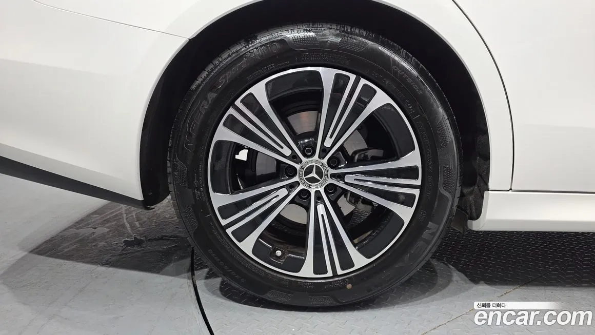 Mercedes-Benz E-Class 2024 из KR, фото 10