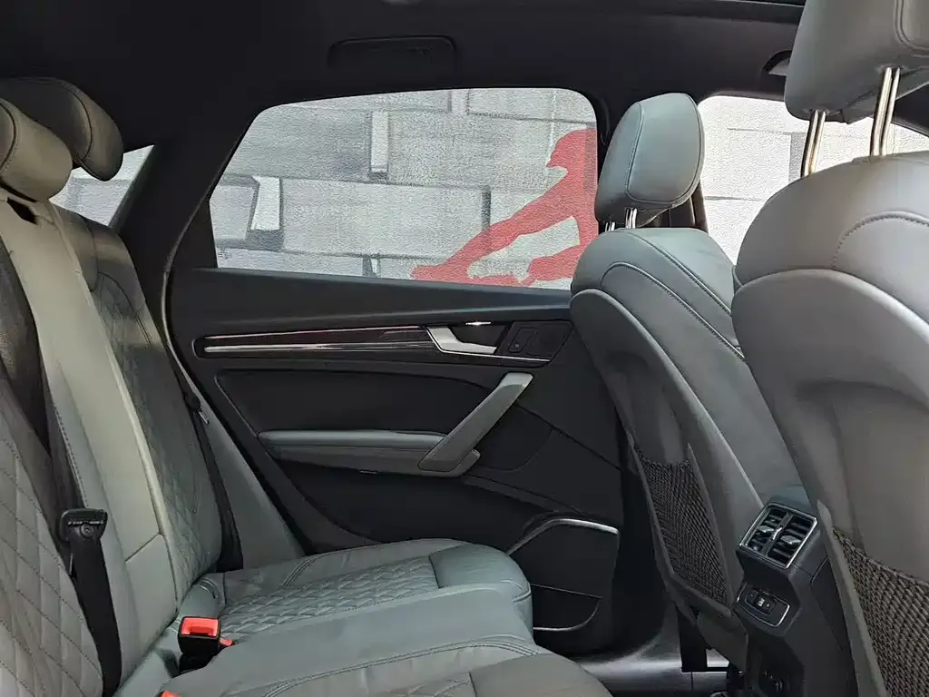 Audi Q5L Sportback 2023 из CN, фото 4
