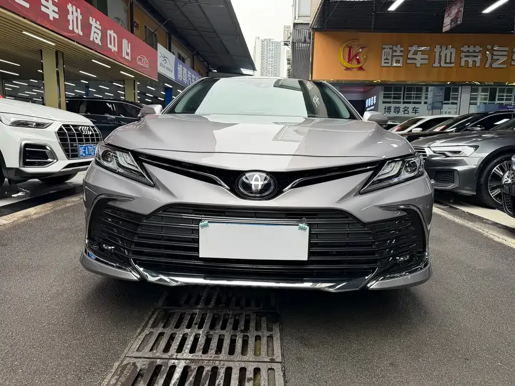 Toyota Camry 2023 из CN, фото 2