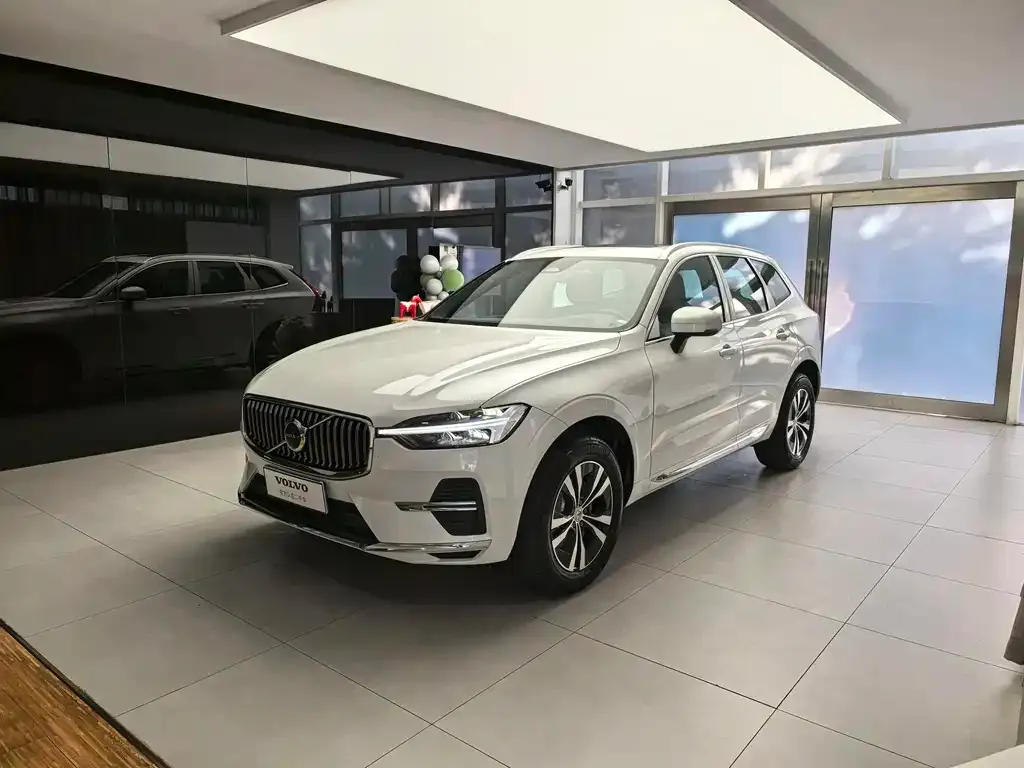 Volvo XC60 — фото 1