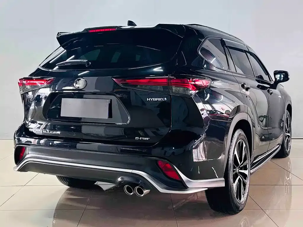 Toyota Crown Kluger 2023 из CN, фото 9