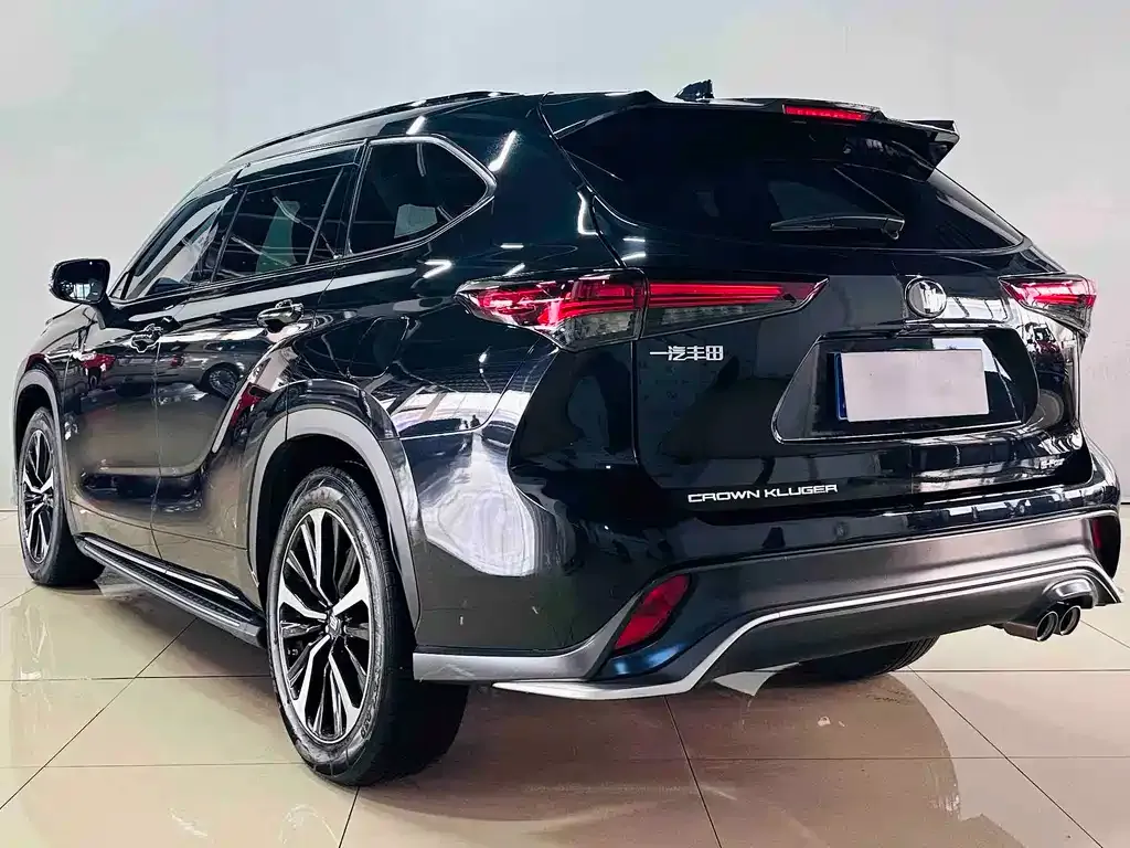 Toyota Crown Kluger 2023 из CN, фото 5
