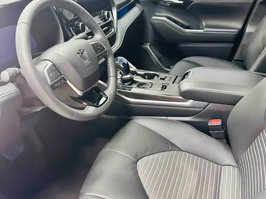 Toyota Crown Kluger 2023 из CN, фото 4